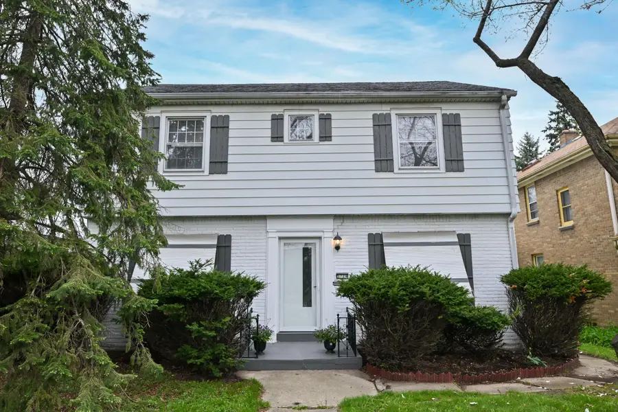 5724 W Roosevelt Dr, Milwaukee, WI 53216 - #2