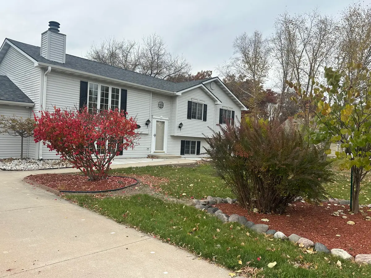 7765 S Mission Dr, Franklin, WI 53132 - #1