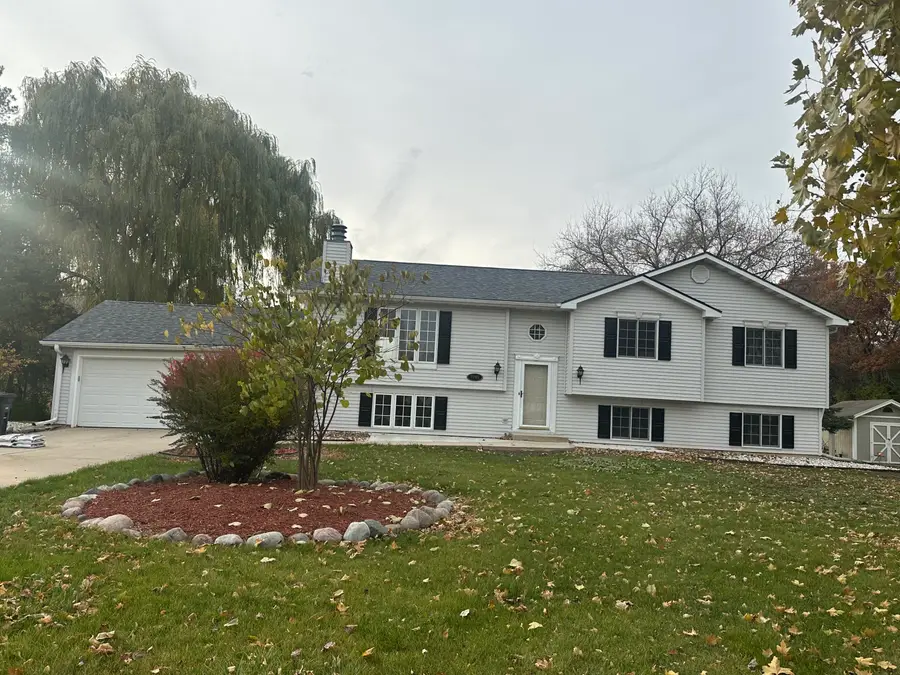7765 S Mission Dr, Franklin, WI 53132 - #3