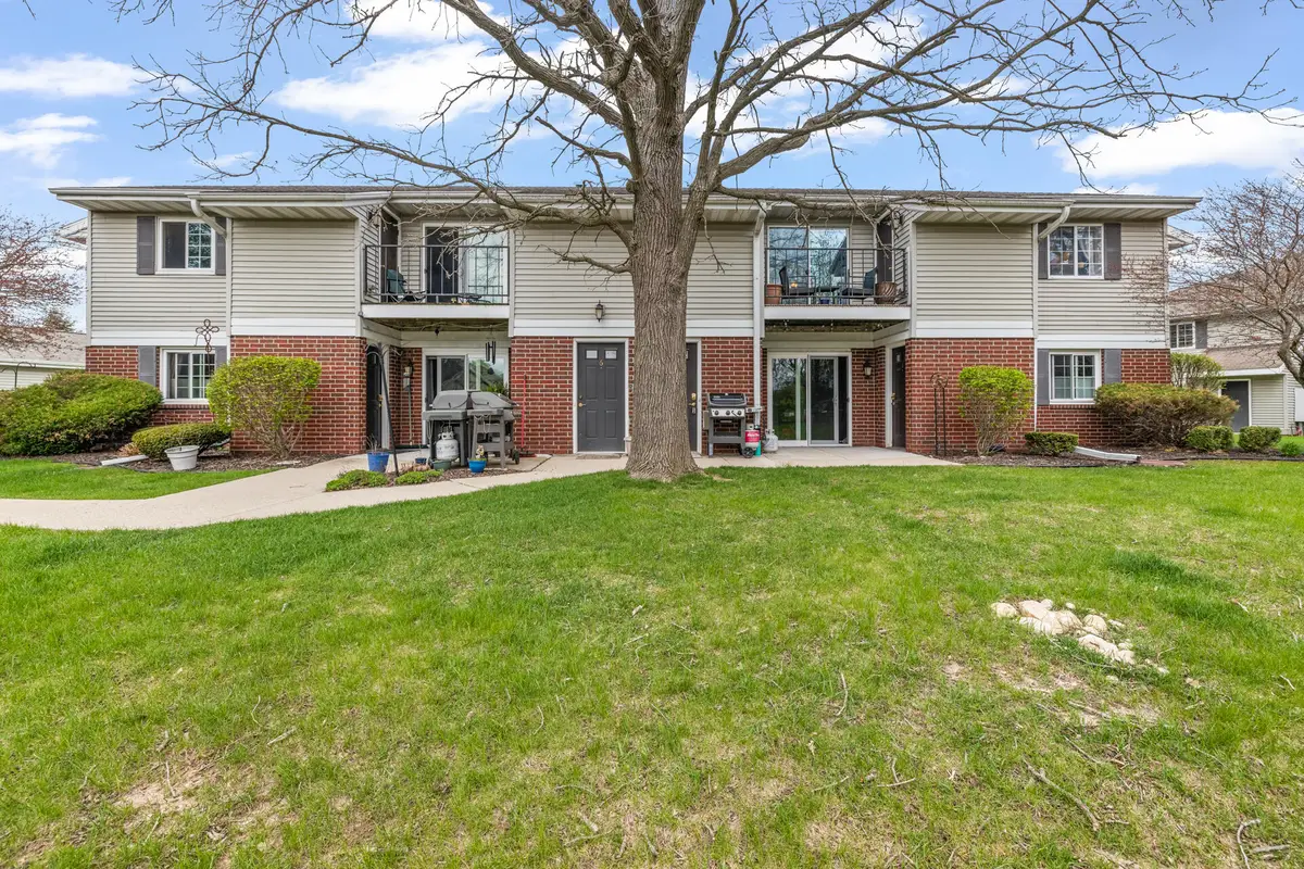 N110W16867 Ashbury Cir, Germantown, WI 53022 - #1