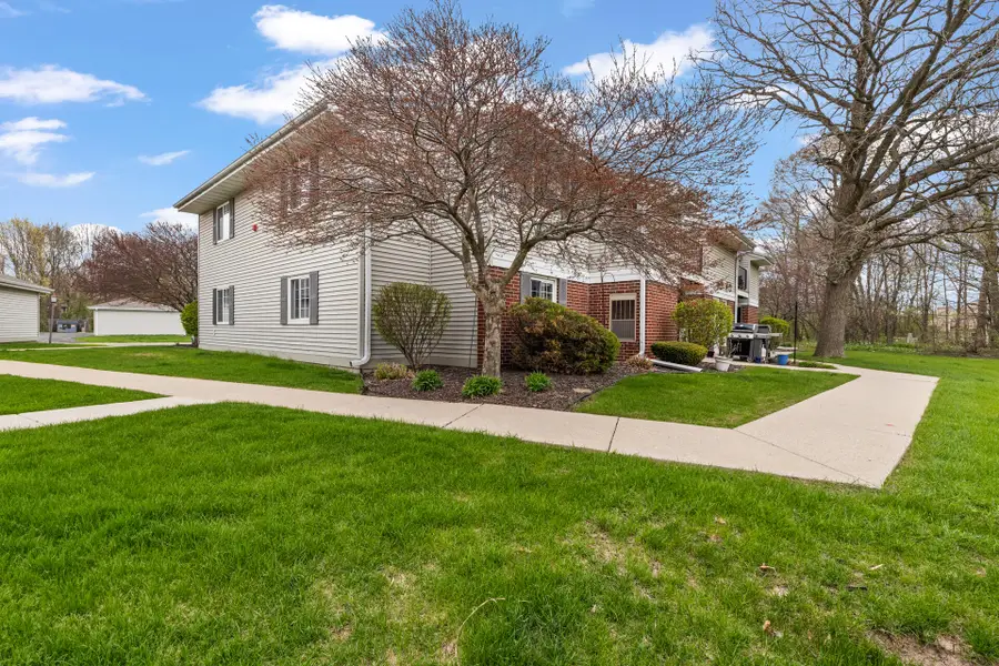 N110W16867 Ashbury Cir, Germantown, WI 53022 - #2