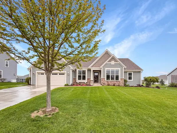 616 Westlawn Ave, Mukwonago, WI 53149