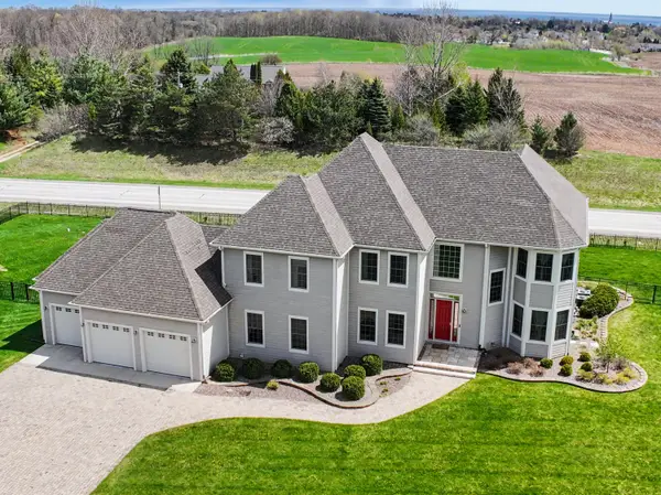 3268 Bay Hill Rd, Port Washington, WI 53074