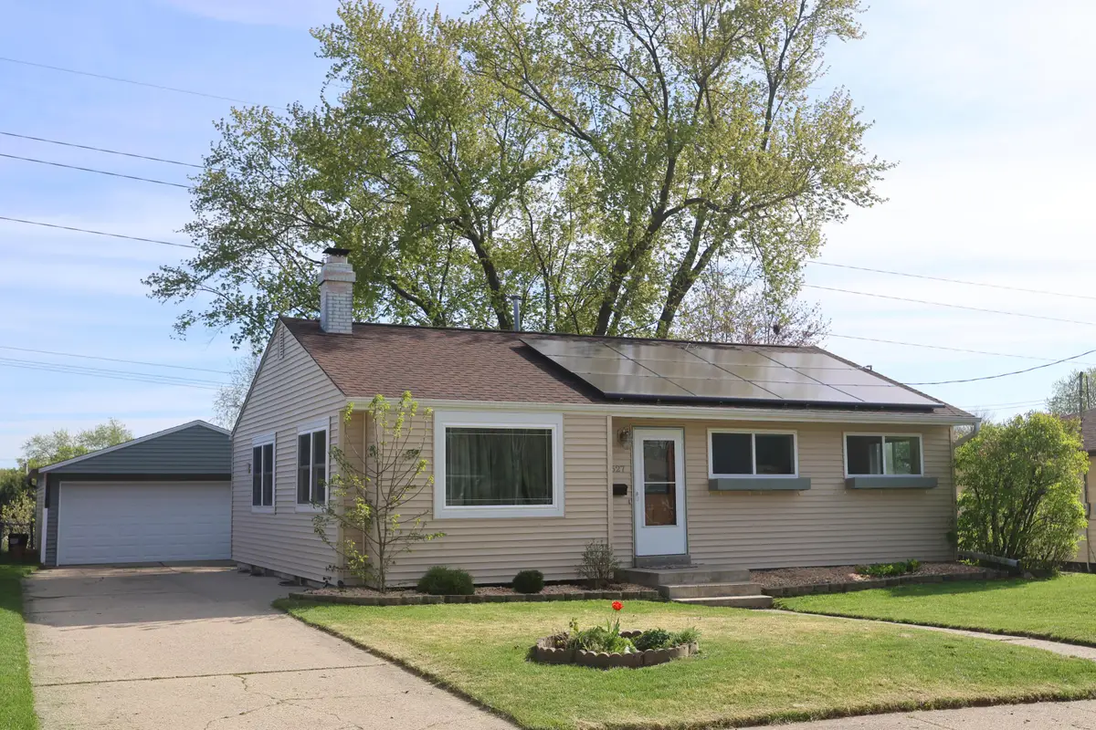 1627 Birch Dr, Waukesha, WI 53188 - #1