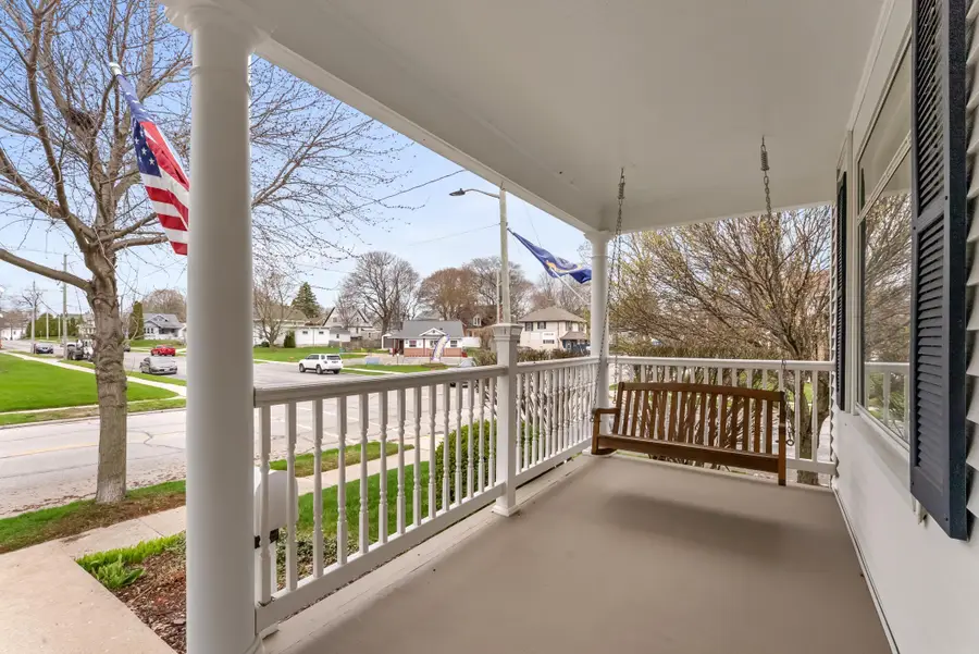 857 N 8th St, Manitowoc, WI 54220 - #2