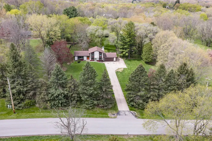 W296N575 Bryn Dr, Delafield, WI 53188 - #3