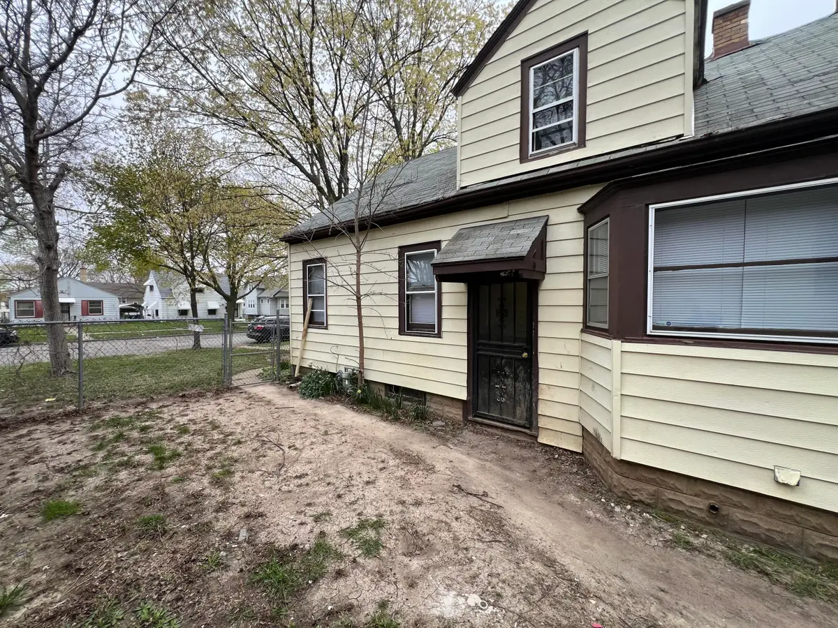 4850 N 24th Pl, Milwaukee, WI 53209 - #1