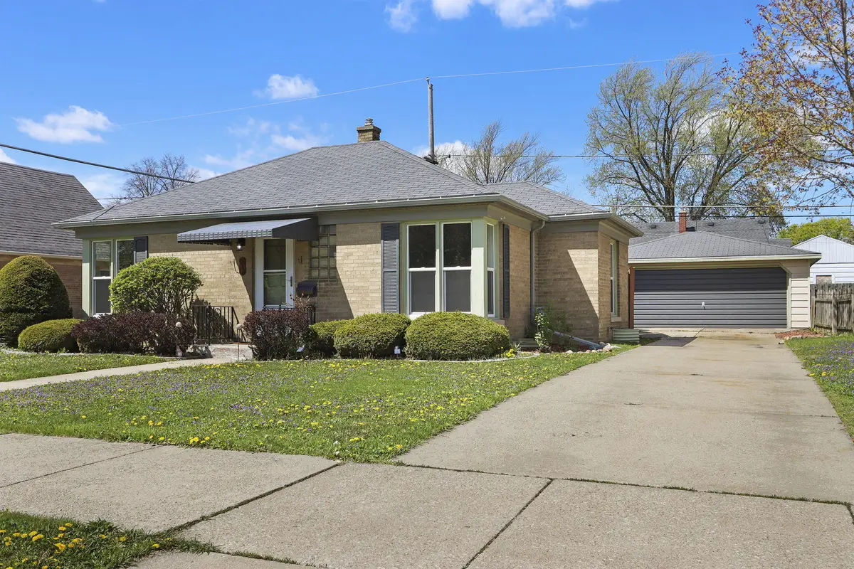 912 Melvin Ave, Racine, WI 53402 - #1