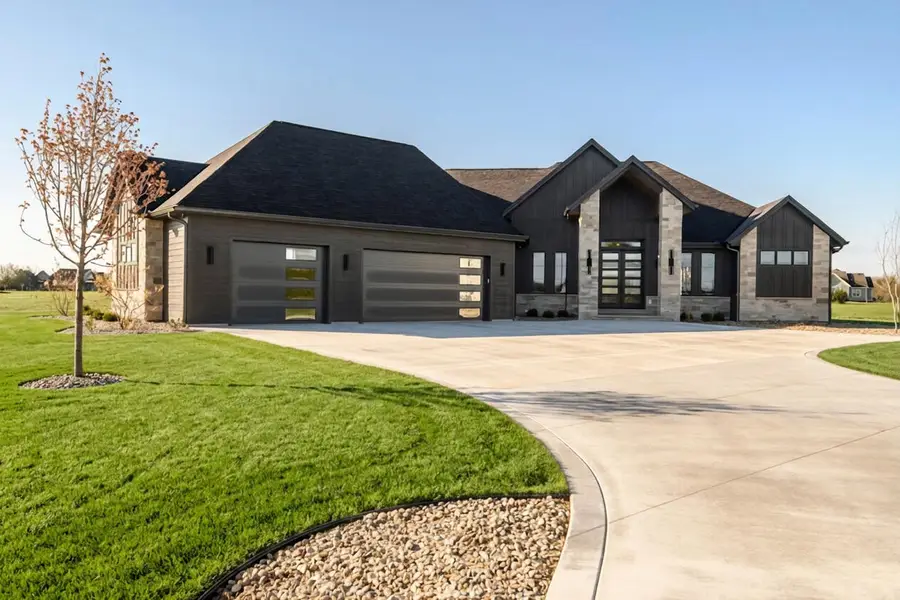 N67W34857 Ireland Dr, Oconomowoc, WI 53066 - #2