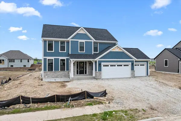 1737 Hammock Ln, Oconomowoc, WI 53066