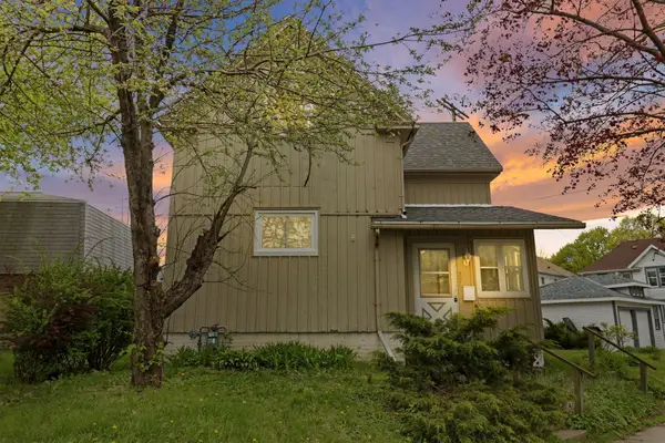907 Chicago St, Racine, WI 53405