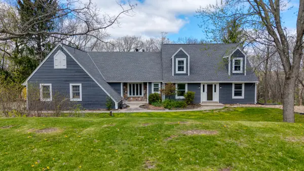 S1W31448 Hickory Hollow Ct, Delafield, WI 53018