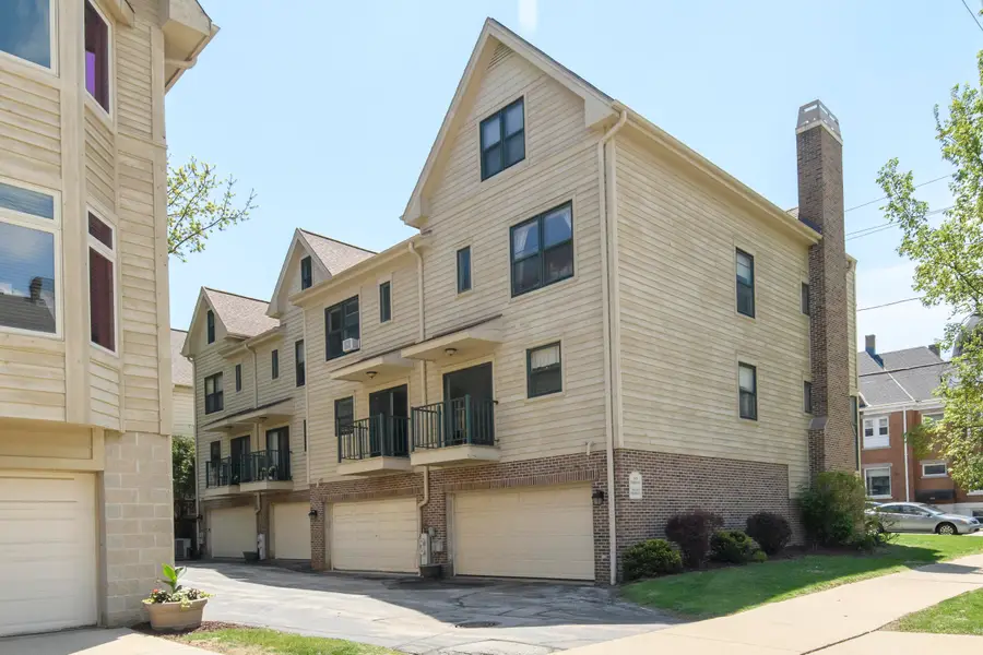 902 E Brady St, Milwaukee, WI 53202 - #2