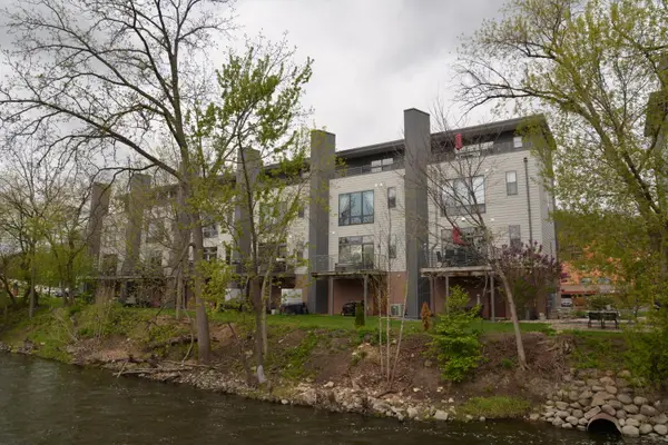 301 Mill Reserve Dr, Waukesha, WI 53188