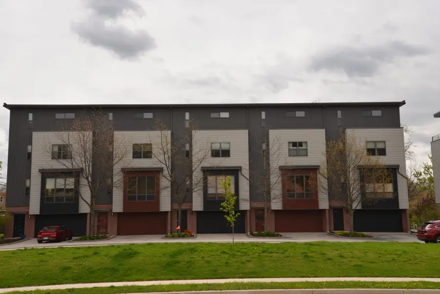 301 Mill Reserve Dr, Waukesha, WI 53188 - #2
