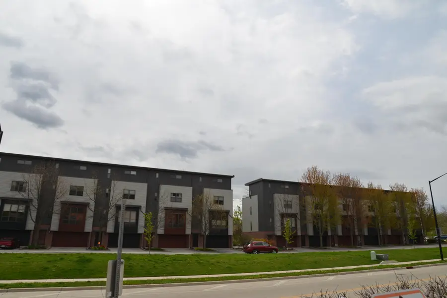 301 Mill Reserve Dr, Waukesha, WI 53188 - #3
