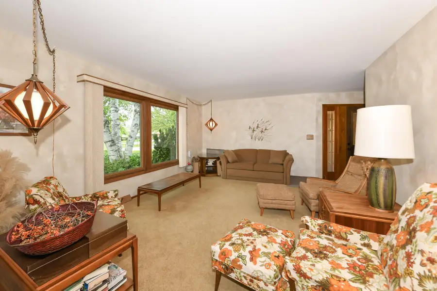 4585 S Harland Dr, New Berlin, WI 53151 - #3