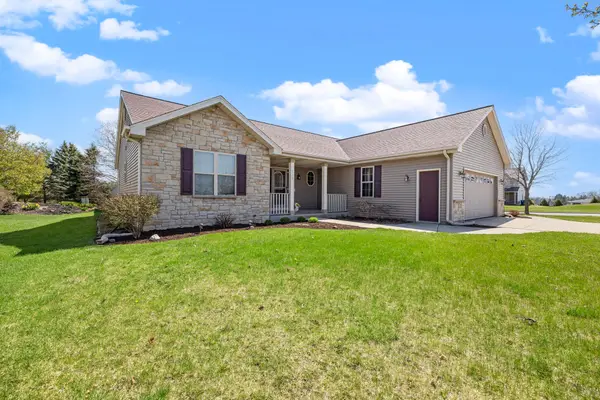 572 Nordic Ct, Slinger, WI 53086