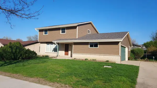 8030 S Waring Dr, Oak Creek, WI 53154