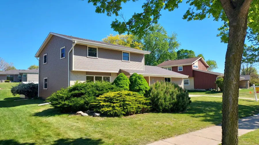 8030 S Waring Dr, Oak Creek, WI 53154 - #2