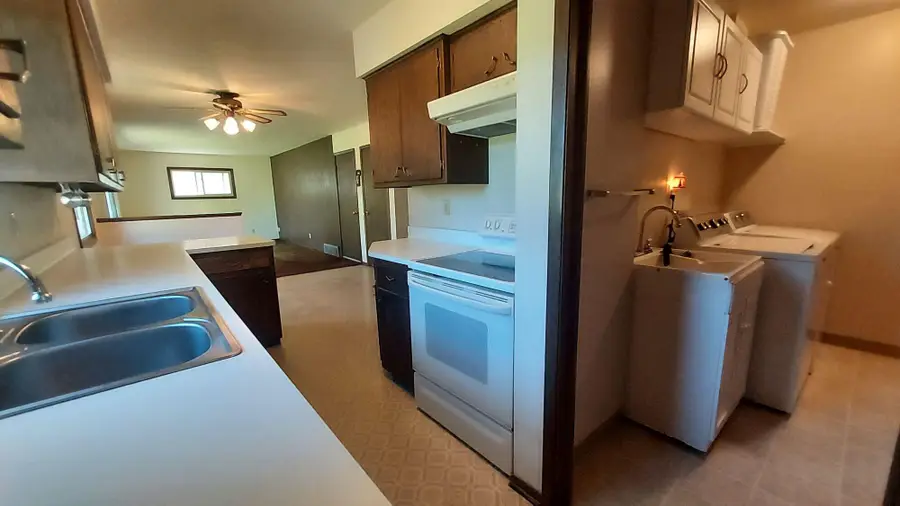 8030 S Waring Dr, Oak Creek, WI 53154 - #3