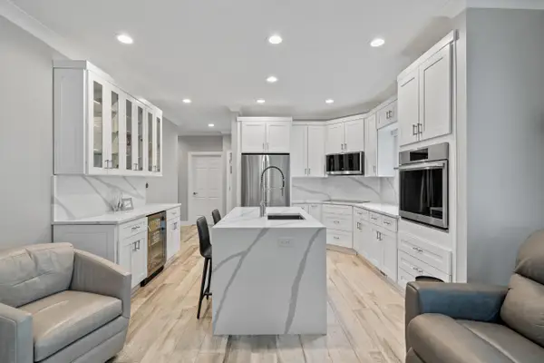 401 Abbey Ridge Ct, Fontana, WI 53125