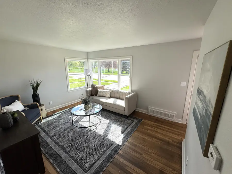 173 Walton Ave, Waukesha, WI 53186 - #2