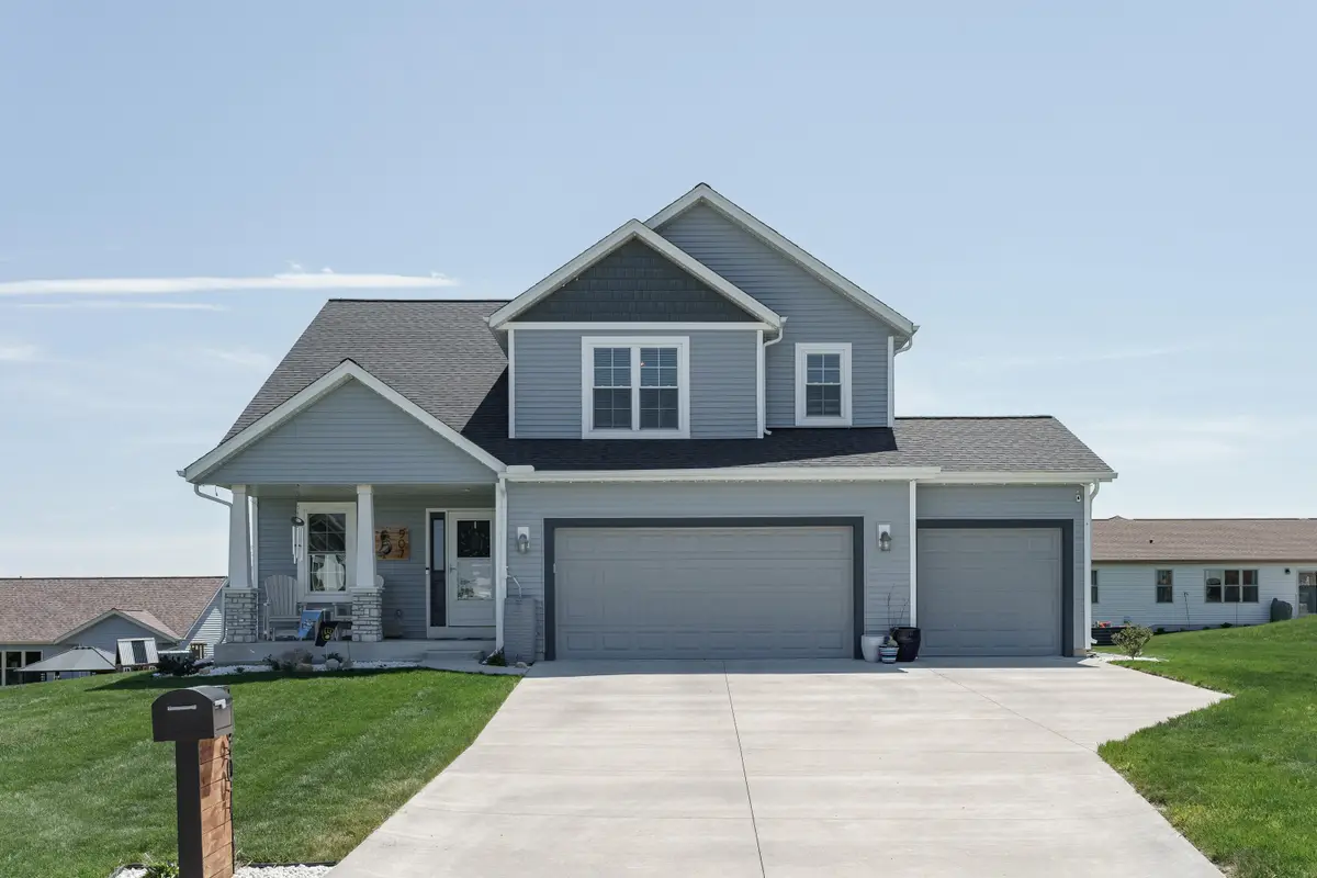 907 Ridge Ct, Watertown, WI 53094 - #1