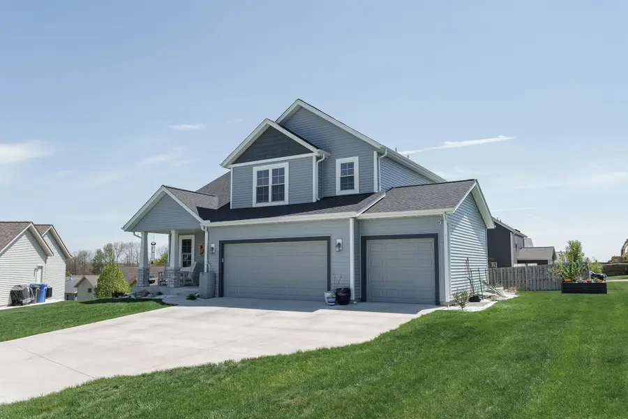 907 Ridge Ct, Watertown, WI 53094 - #3