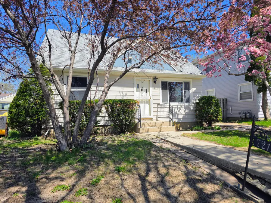 7212 W Silver Spring Dr, Milwaukee, WI 53218 - #2