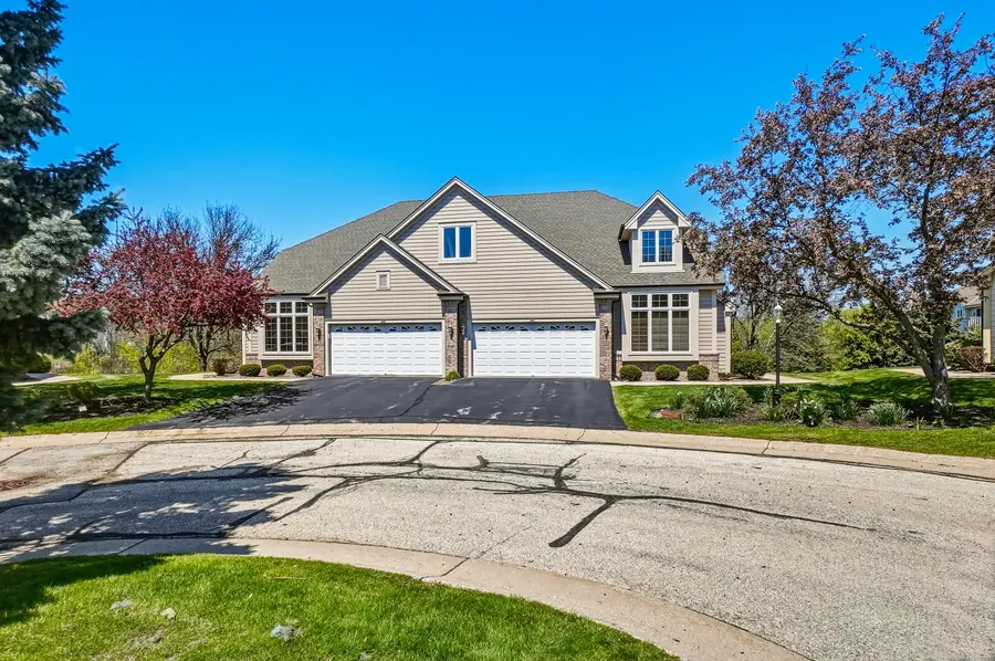 506 Spring Crest Cir, Waukesha, WI 53188 - #2