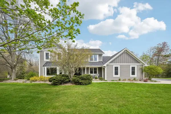 1722 W Thrush Ln, Mequon, WI 53092