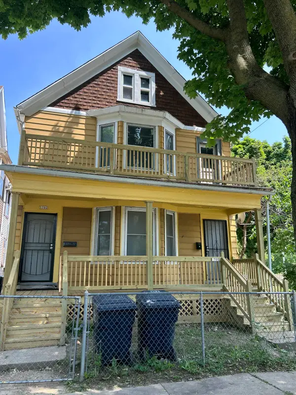 2560 N 41st St, Milwaukee, WI 53210