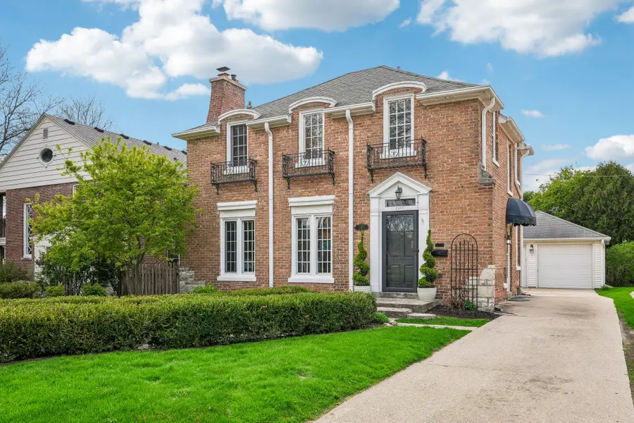 2411 N 96th St, Wauwatosa, WI 53226 - #2