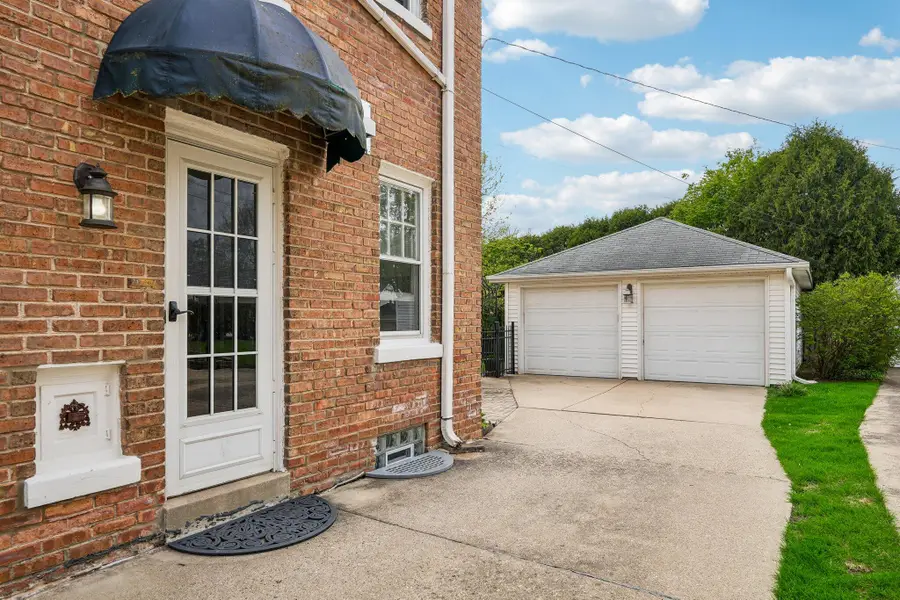 2411 N 96th St, Wauwatosa, WI 53226 - #3
