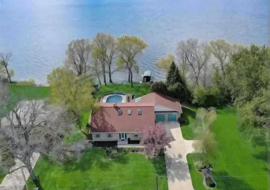 904 Lake Shore Dr, Beaver Dam, WI 53916 - #2
