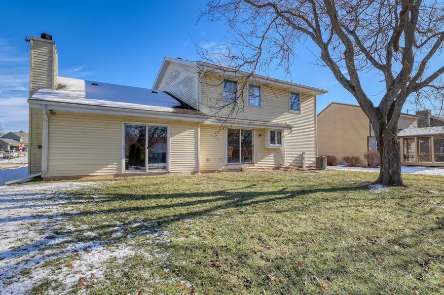 4355 S Longview Dr, New Berlin, WI 53151 - #3