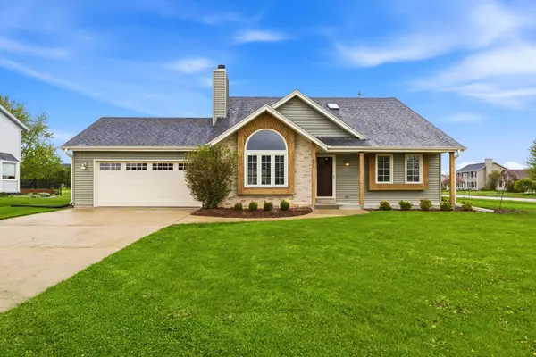 642 Small Farm Rd, Mukwonago, WI 53149