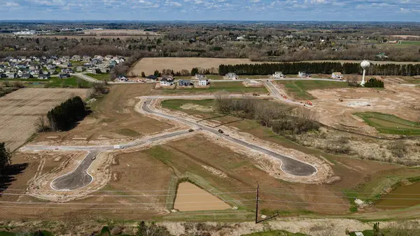 633 Hawks Ridge Rd, Grafton, WI 53024