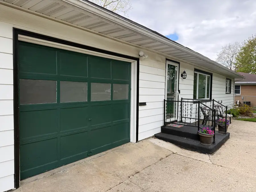 1108 Mayfair Dr, Janesville, WI 53545 - #2