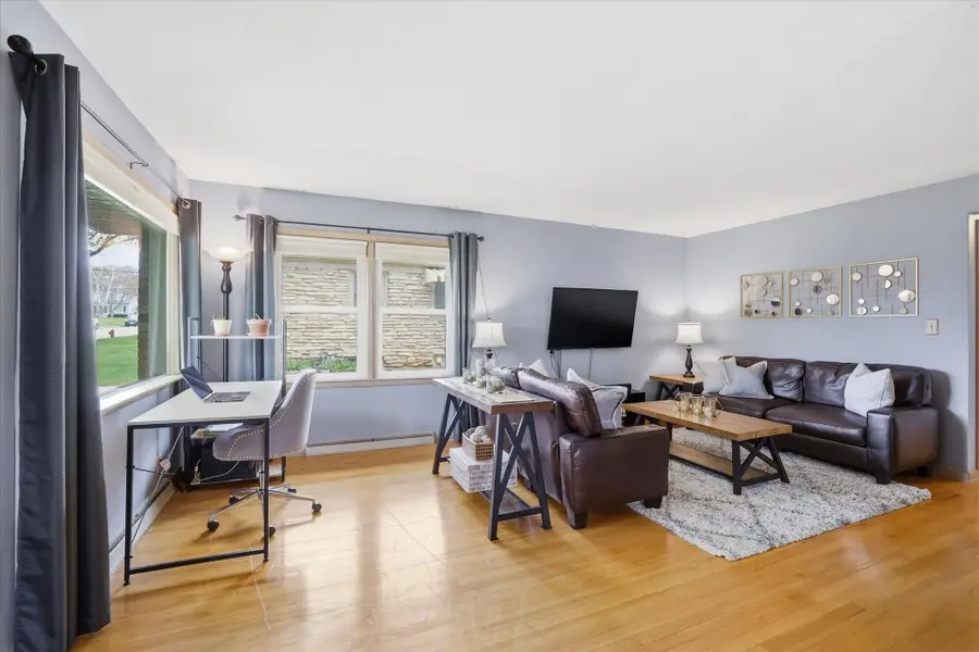 10035 W Highwood Ave, Wauwatosa, WI 53222 - #2