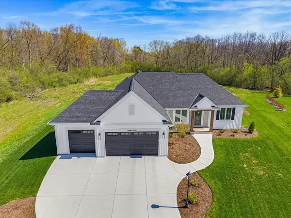 W144N11538 Wrenwood Dr, Germantown, WI 53022