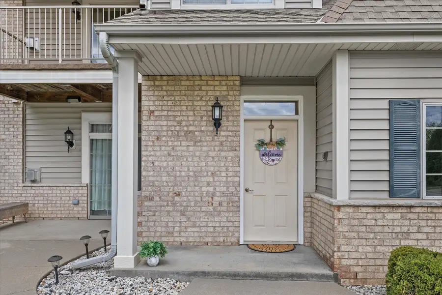 1351 Rose Ct, Waukesha, WI 53186 - #2