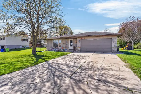 823 Tyler Rd, Howards Grove, WI 53083