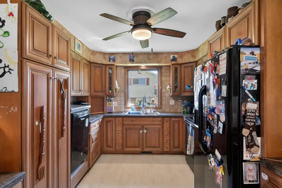 823 Tyler Rd, Howards Grove, WI 53083 - #2