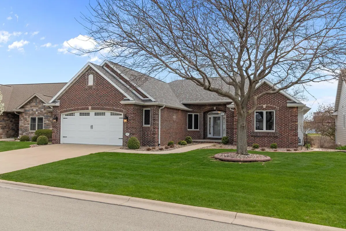 849 Whisper Falls Ln, Menasha, WI 54952 - #1
