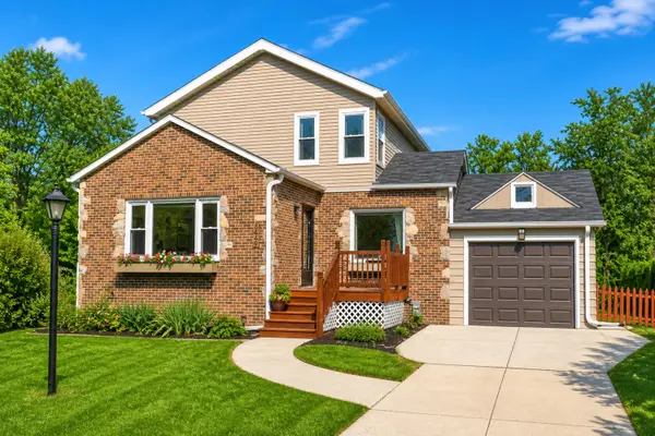 8449 N Lake Dr, Bayside, WI 53217