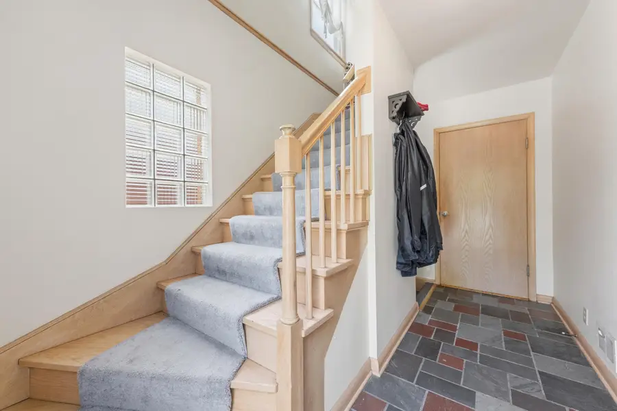 8831 W Hawthorne Ave, Wauwatosa, WI 53226 - #3