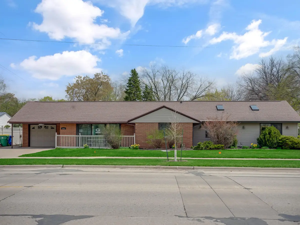 1735 S Oneida St, Green Bay, WI 54304 - #1