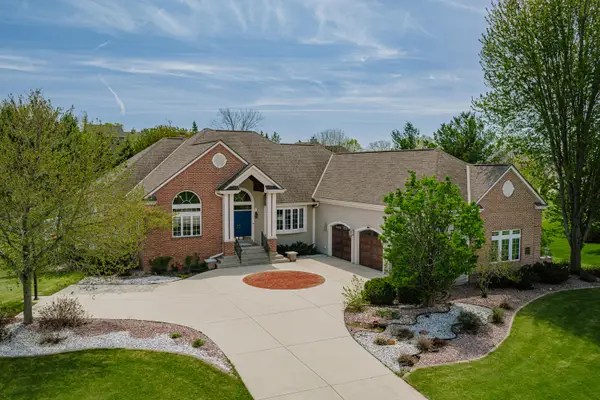 W251S5204 Poppy Fields Rd, Waukesha, WI 53189